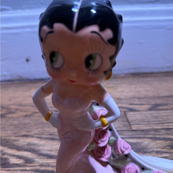 vandor Other - Vintage Betty Boop collection figure that works as a photo frame.
